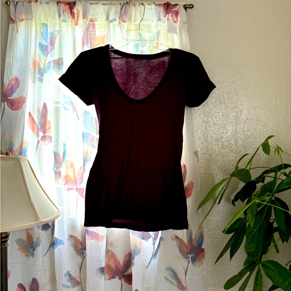 Gap round V neck t- shirt
